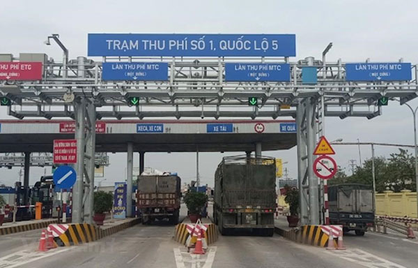 Khi sử dụng hình thức thu phí thủ công một dừng, tài xế đi qua trạm thu phí phải dừng lại để lấy vé, trả tiền