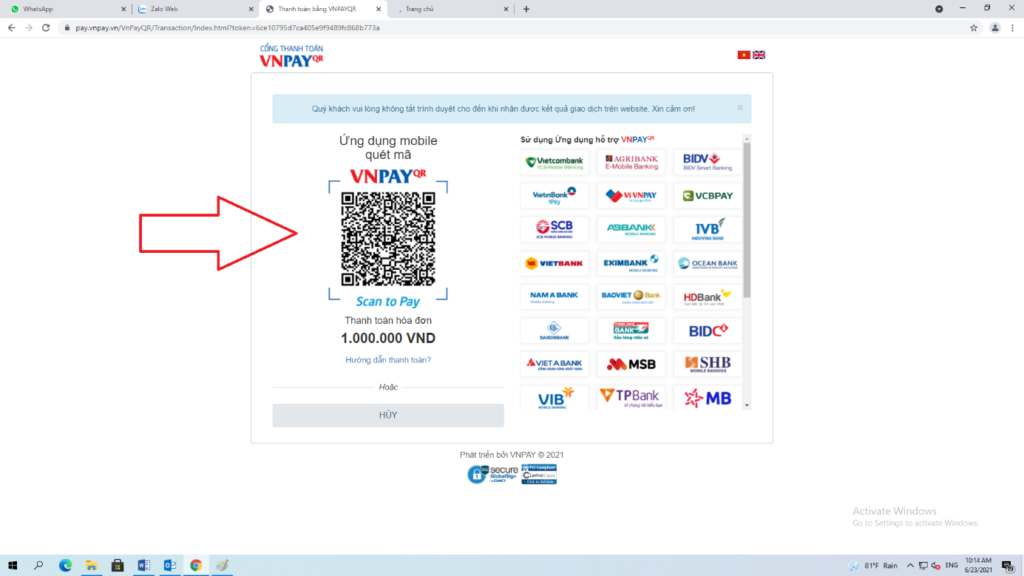 Khách hàng quyết mã QR code