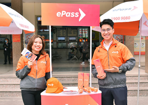 Nhân viên tại các điểm dịch vụ của VDTC luôn sẵn sàng hướng dẫn, hỗ trợ bạn đăng ký sử dụng ePass