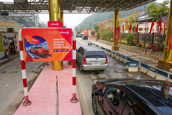 Sử dụng thu phí điện tử không dừng, hệ thống tự động nhận diện xe và thanh toán cho chủ phương tiện