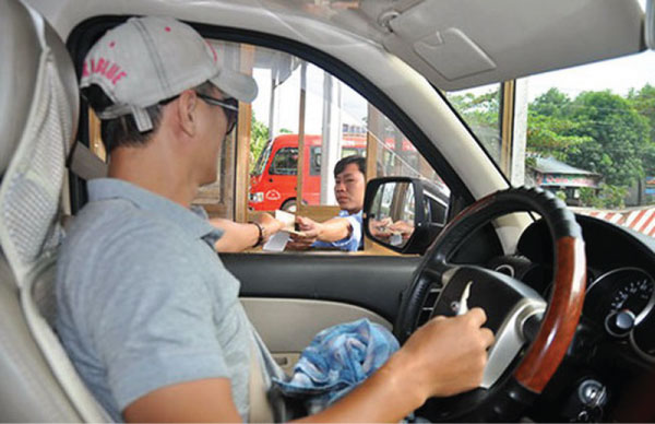 Trạm thu phí đường Nguyễn Văn Linh thu phí thủ công