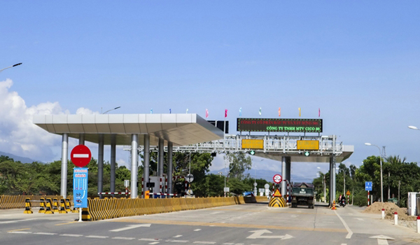 Khi đi qua trạm thu phí Cà Ná (Ninh Thuận), tài xế phải trả mức phí nguyên giá là 35.000 – 180.000 VNĐ/lượt