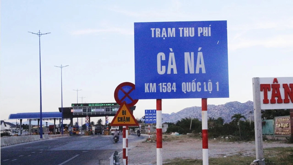 Trạm thu phí Cà Ná nằm tại km 1584+100