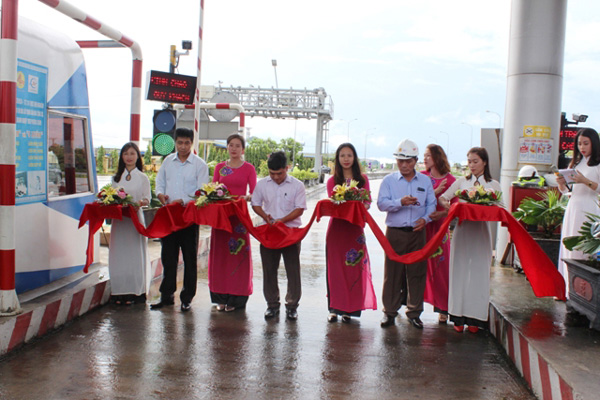 Trạm thu phí Hoàng Mai trong lễ thông làn xe thu phí tự động không dừng