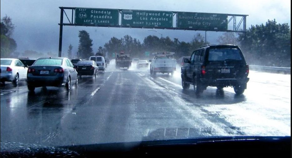 tips lái xe trời mưa