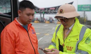 TỔNG KIỂM SOÁT XE KINH DOANH VẬN TẢI HÀNH KHÁCH TRƯỚC KHI ĐI VÀO ĐƯỜNG CAO TỐC